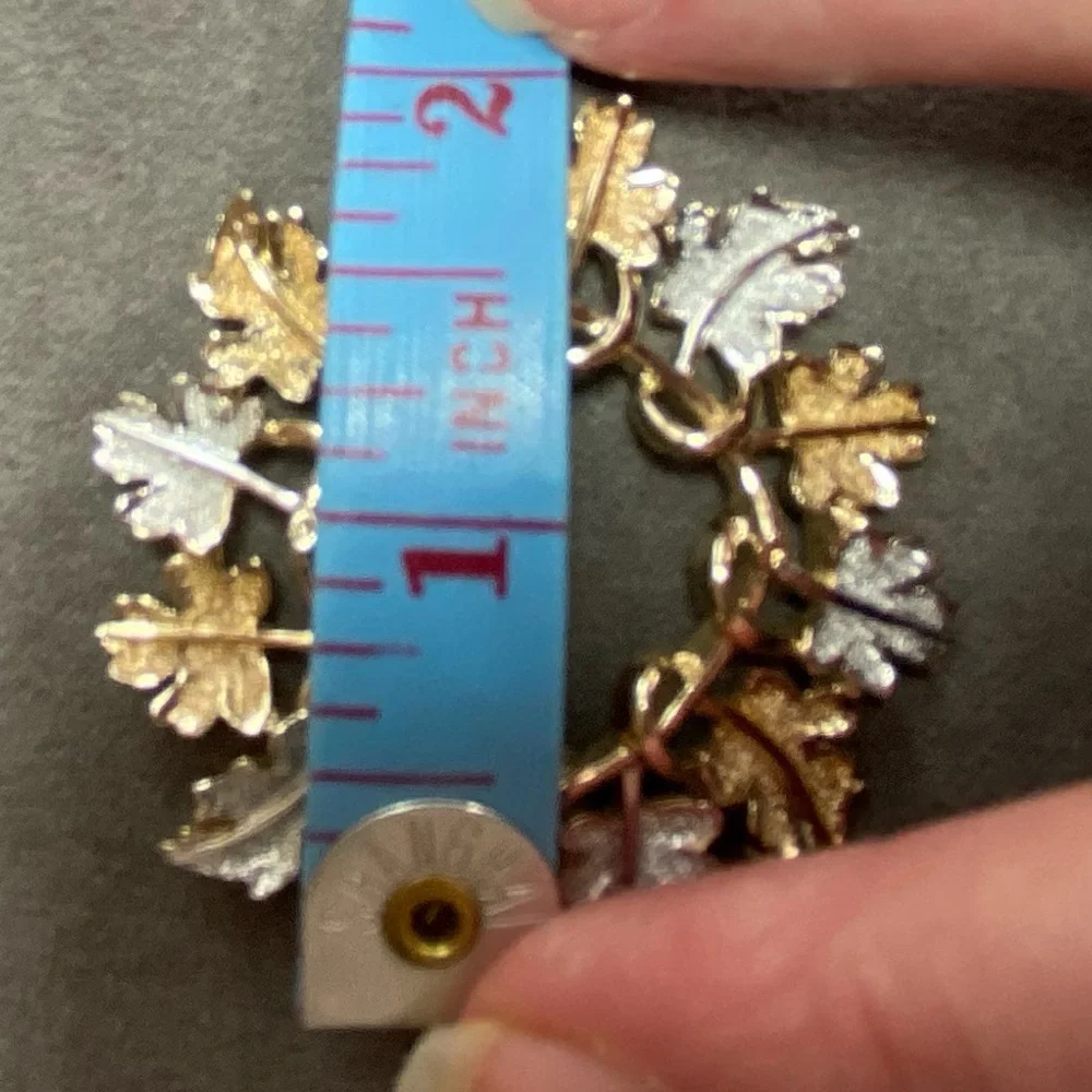 Sarah Coventry Vintage Gold and Silver Leaf Wreath Brooch